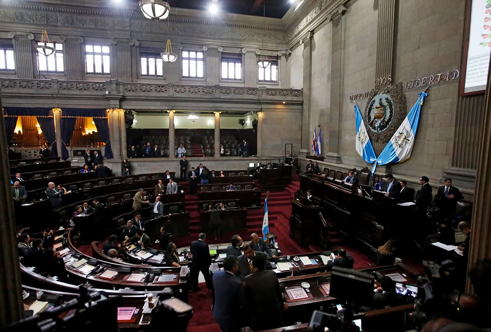 Revocan visa a 300 guatemaltecos, incluidos más de 100 diputados