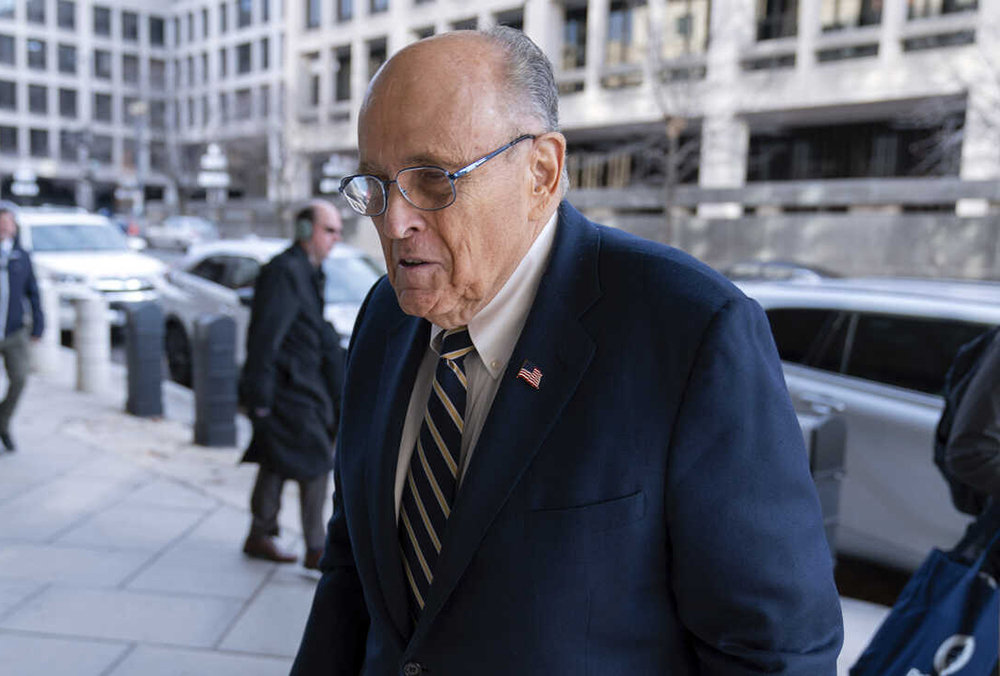 Condenan a Giuliani, pagará poco más de 148 mdd