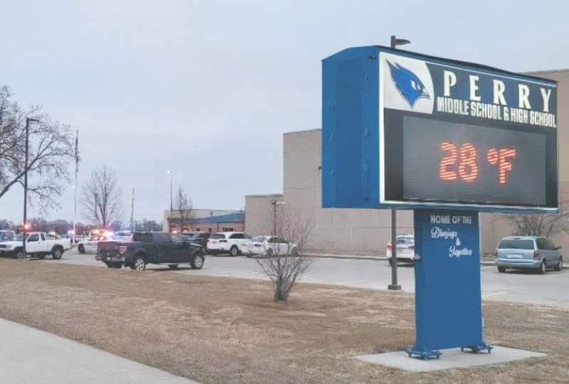 Tiroteo dentro de una escuela secundaria en Iowa deja ‘múltiples víctimas’