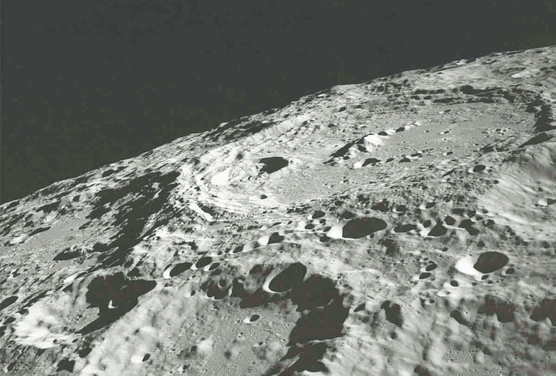 La Luna se está encogiendo y creando miles de grietas en su superficie