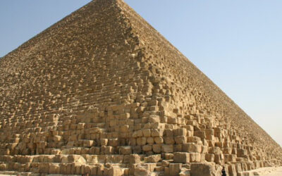 Egipto desata críticas por planes para renovar icónica pirámide de Micerino