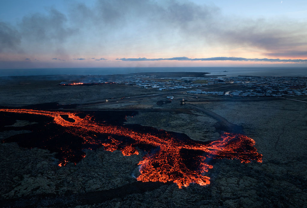 Islandia vuelve a estar en alerta, lava destruye casas