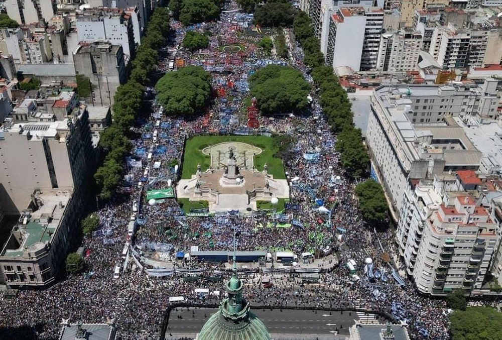 Paro en Argentina contra políticas de Milei