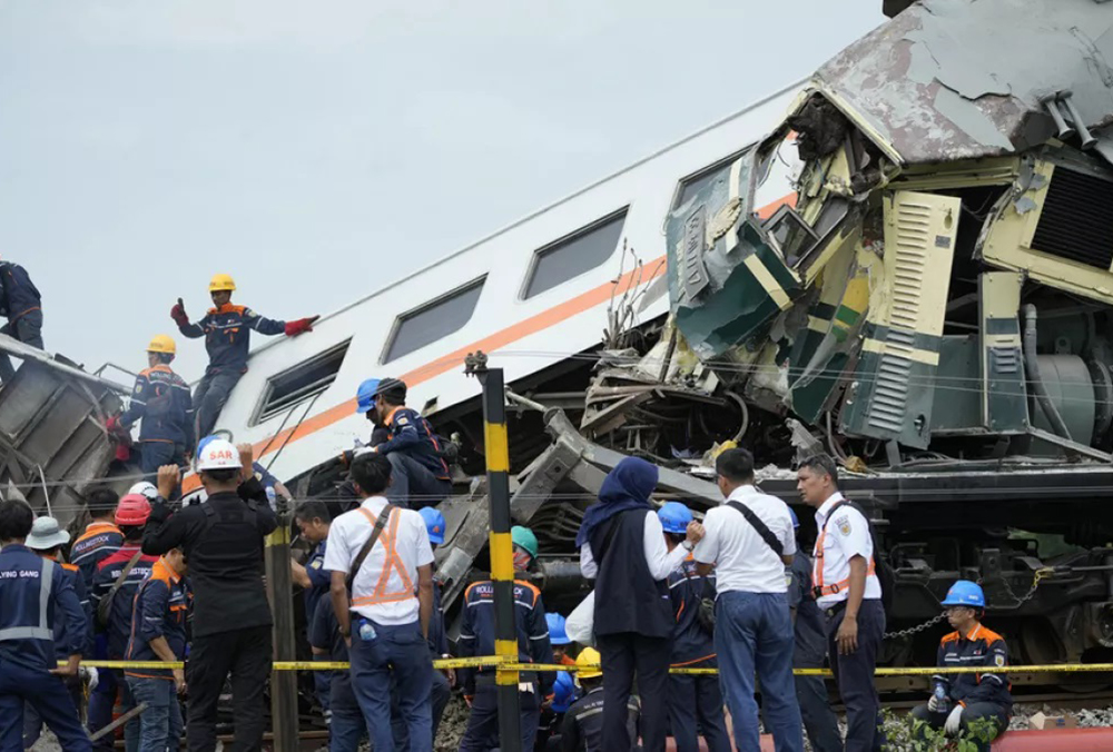 Tragedia en Indonesia. Choque de trenes deja al menos cuatro víctimas