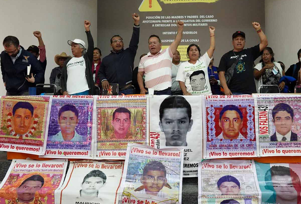 Liberan a ocho militares ligados a caso Ayotzinapa