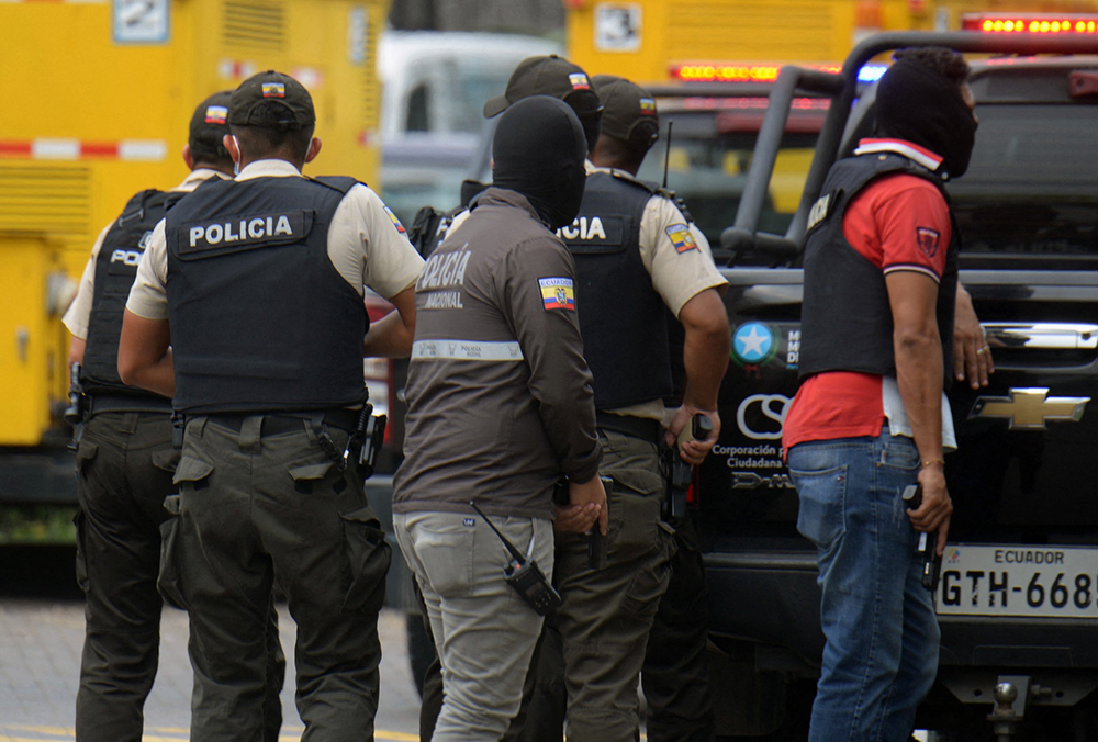Caos en Ecuador. Grupo armado toma canal de televisión