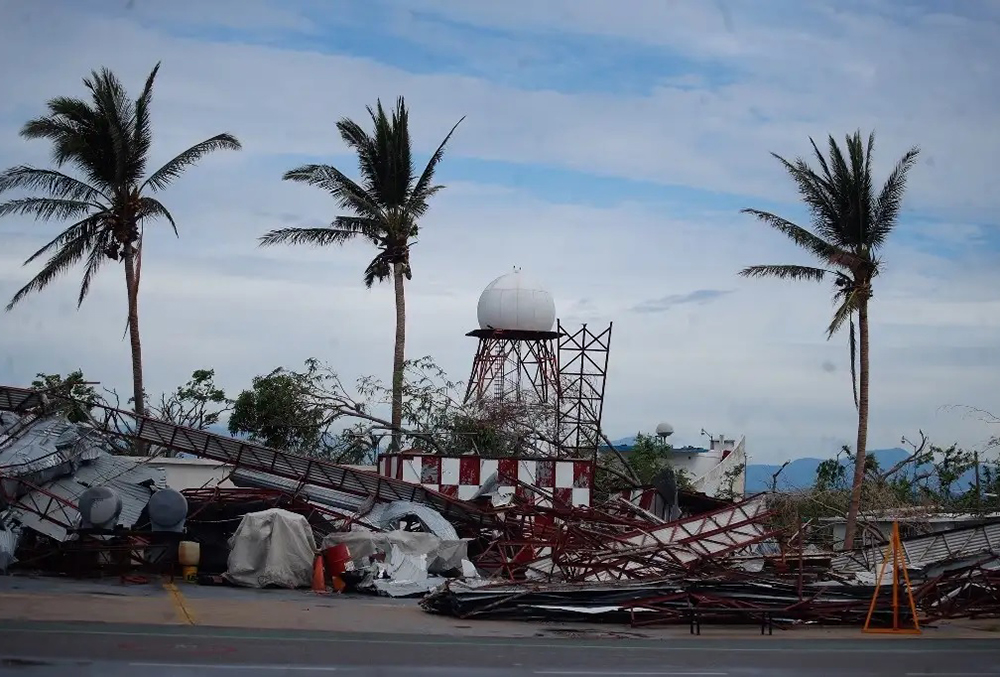 Vuelven a operar guarderías dañadas por huracán Otis en México