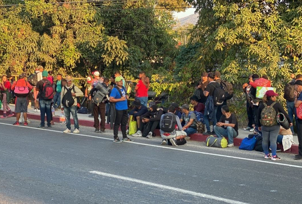 Caravana de migrantes reanuda su marcha a EEUU
