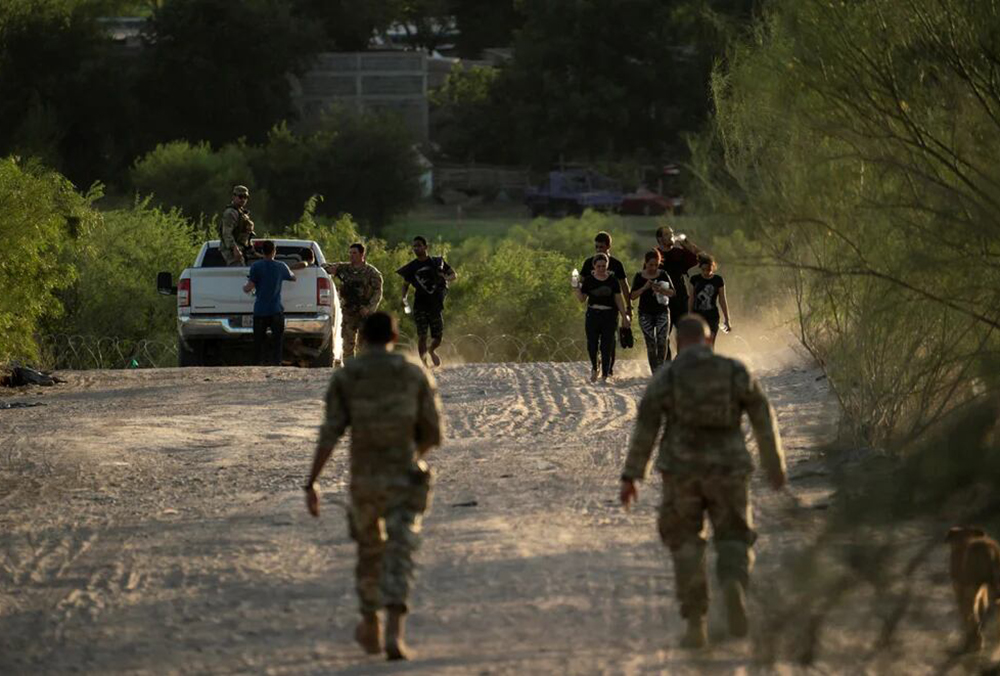 Florida despliega fuerza militar en la frontera con México
