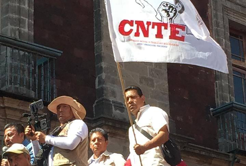 Sindicato de CNTE en Michoacán amaga con paro laboral