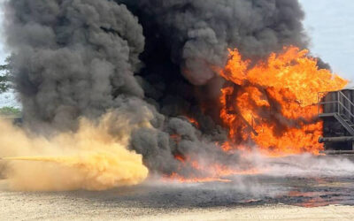 Se incendia compañía petrolera en Pechucalco, Cunduacán