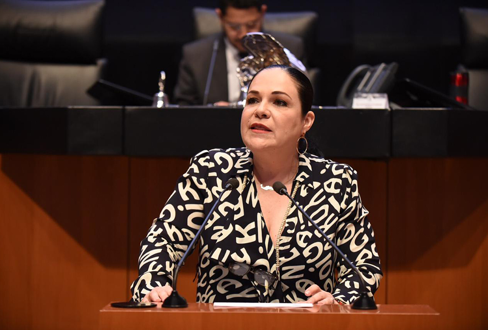 Hackean celular de senadora Mónica Fernández