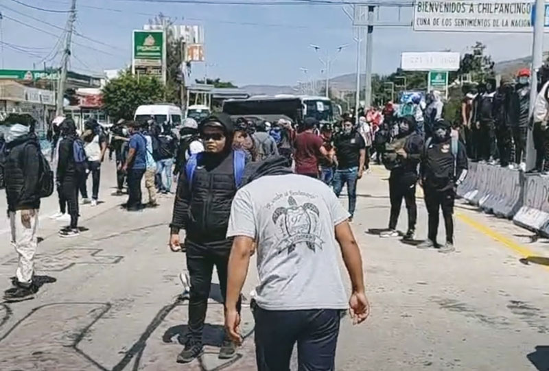 Se apoderan de 10 autobuses, en Chilpancingo